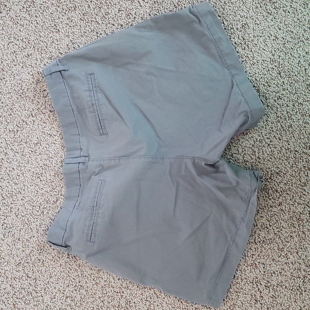 Women's size 10 gray old navy shorts - Picture 4 of 4